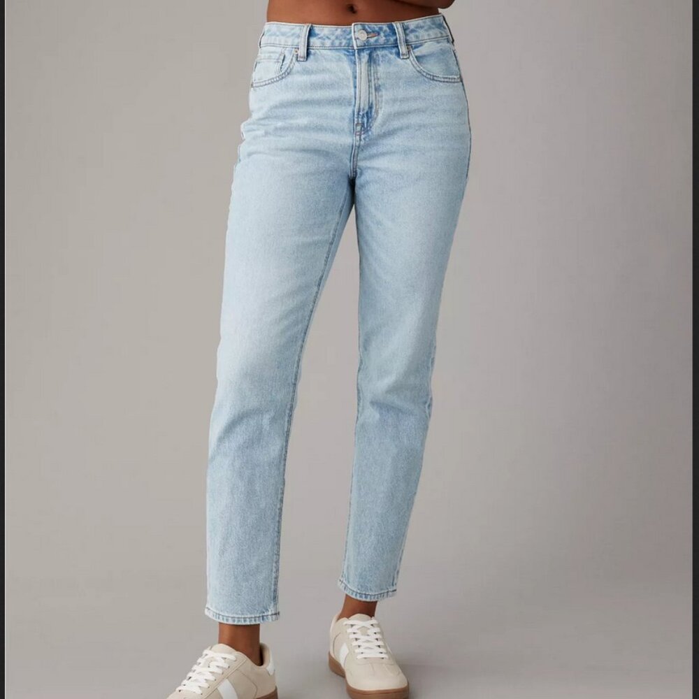 American Eagle Strigid Mom Jeans